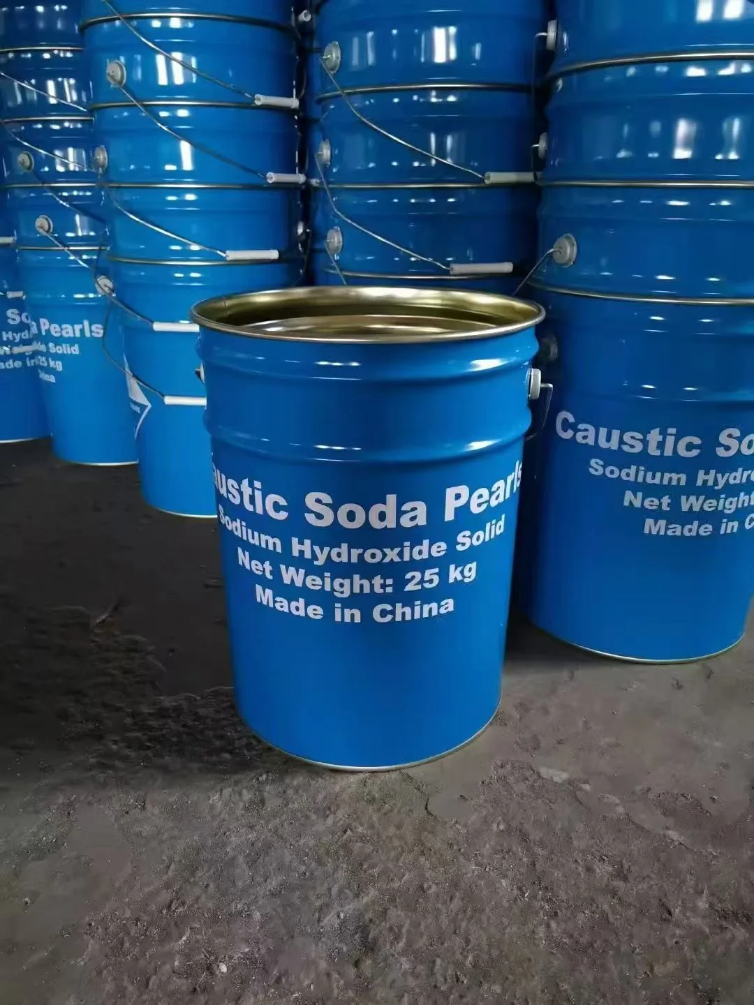 Kemasan Ember Kaustik Soda Mutiara 25 kg