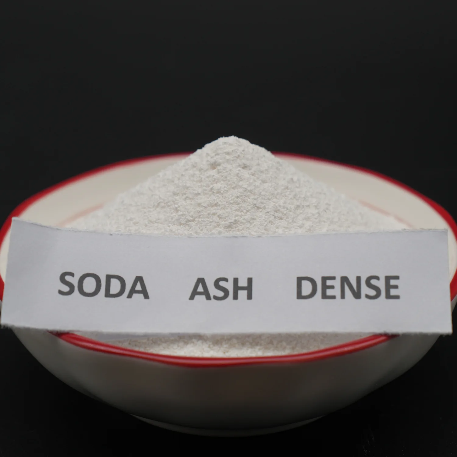 Close-up Butiran Putih Soda Ash Pekat